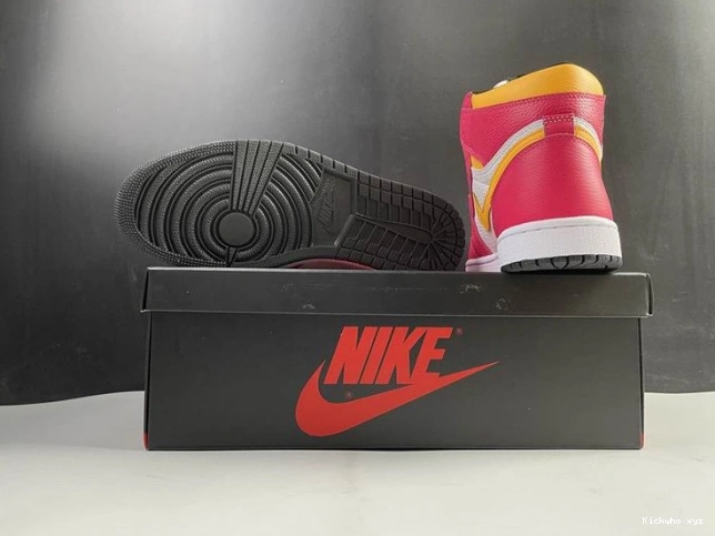 Jordan 1 High Air OGLight Red Fusion 555088-603 0819